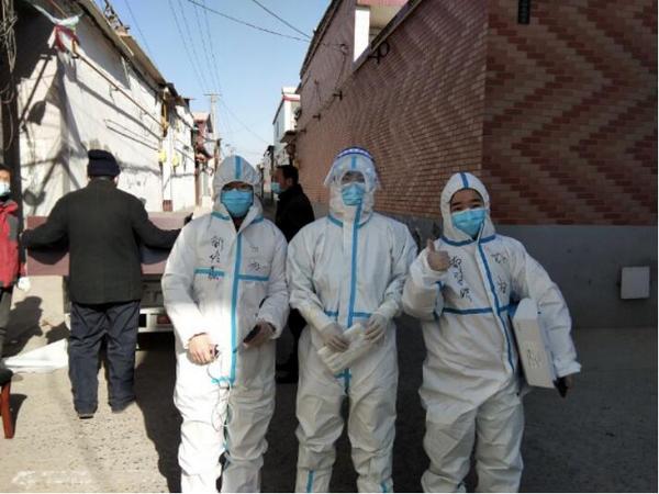 艺术设计学院学生参加疫情防控志愿服务